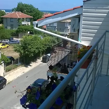 ゲストハウス House Of Flowers